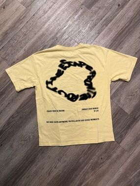 Zara Yellow T shirt Insane Graffity Logo at the Back Size XSmall Boys